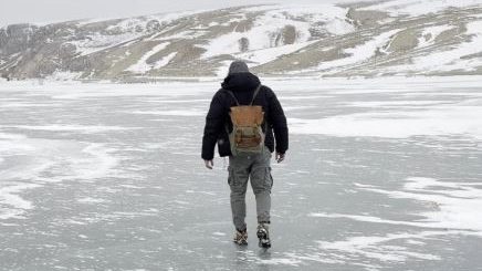 Eksi 20 Derecede Cesaret Dolu Anlar: İncesu Barajı’nın Donan Yüzeyinde Unutulmaz Görüntüler AW619807 03 edited | Gündem Sivas™ Haber