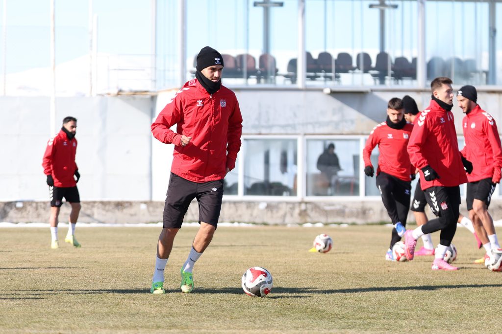 Özbelsan Sivasspor’da Bodrum FK Mesaisi Hız Kazandı: Deplasman Öncesi Kritik Antrenman Tamamlandı AW620253 02 | Gündem Sivas™ Haber