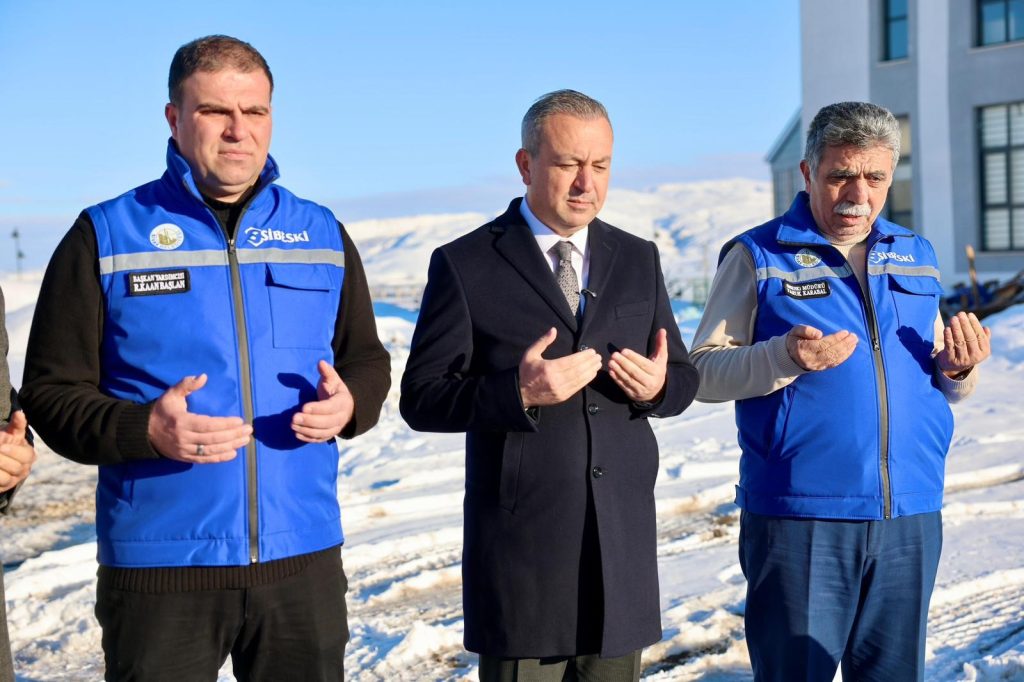 Sivas’ta Karın Bereketine Şükür: Belediye, Yoğun Yağışın Ardından Şükür Koyunu Kesti AW620644 03 | Gündem Sivas™ Haber