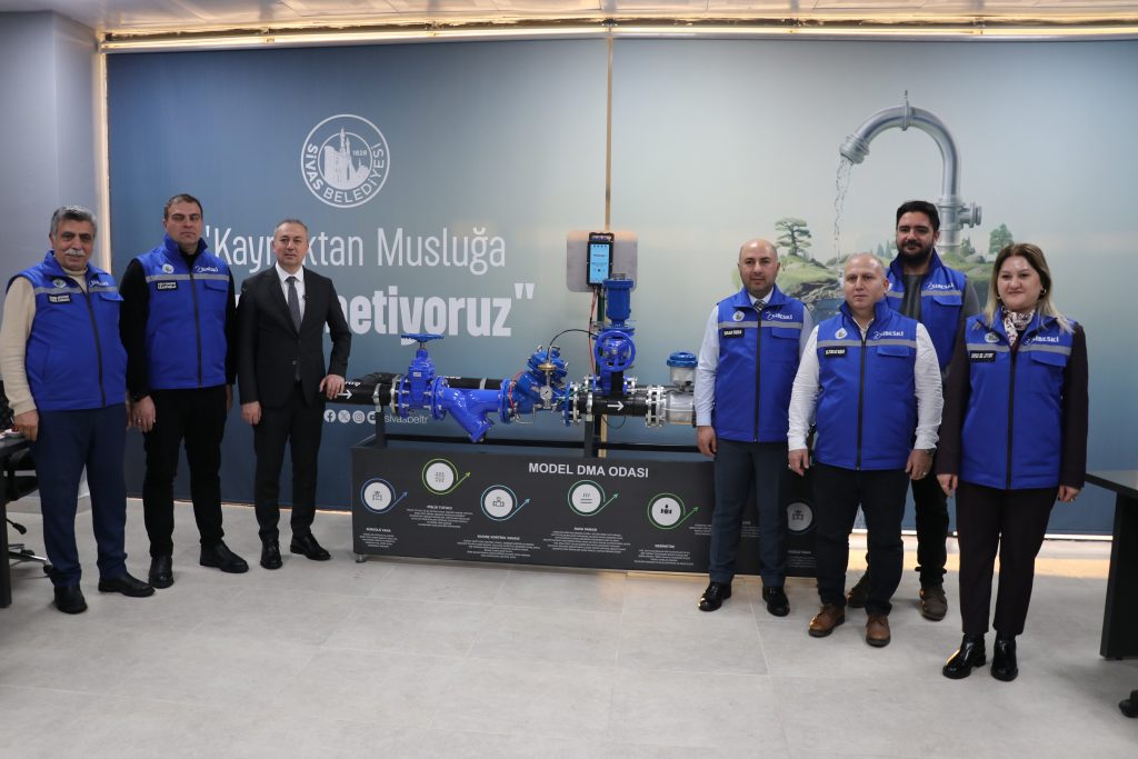 Sivas’ta İçme Suyunda Tarihi Dönüşüm: DMA Sistemiyle Saniyede 98,5 Litre Tasarruf, Arızalarda %30 Düşüş Sivas’ta İçme Suyunda Tarihi Dönüşüm: DMA Sistemiyle Saniyede 98,5 Litre Tasarruf, Arızalarda %30 Düşüş