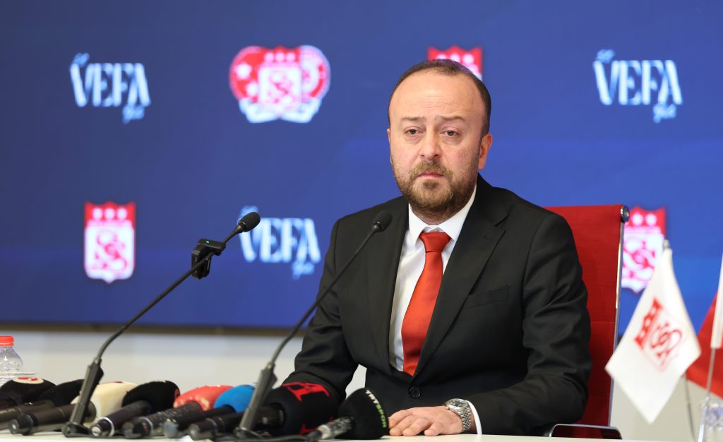 Sivasspor’da Transfer Tahtası Açılıyor: 100 Milyon TL’lik Kaynak Sağlandı, Hedef Netleşti AW621563 02 | Gündem Sivas™ Haber