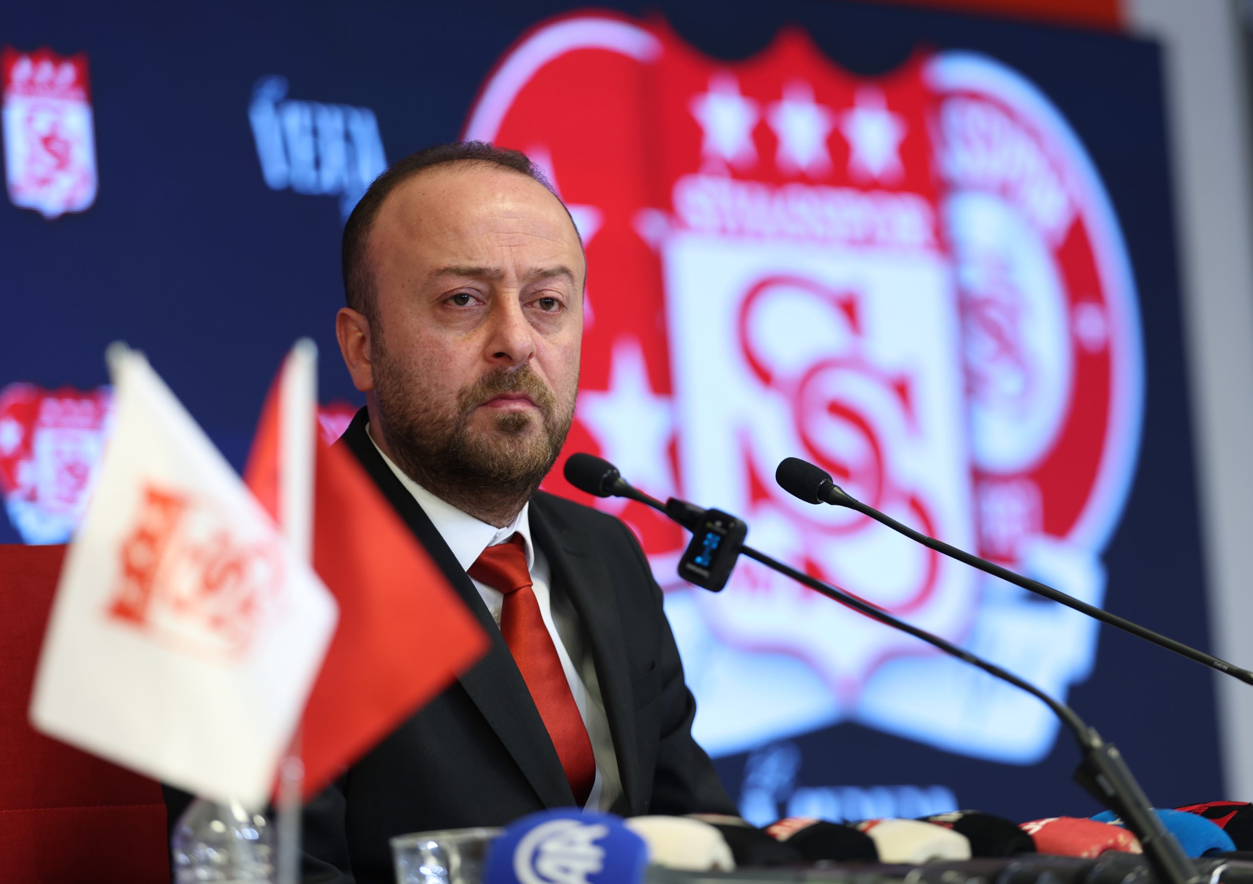 Sivasspor’da Transfer Tahtası Açılıyor: 100 Milyon TL’lik Kaynak Sağlandı, Hedef Netleşti