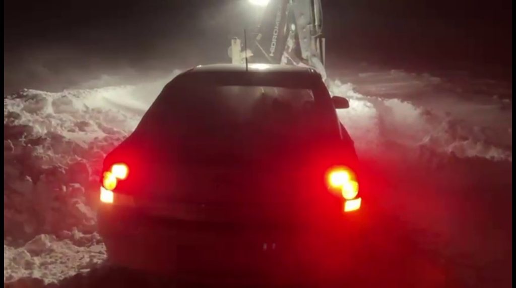 Sivas’ta Kar ve Tipi Ulaşımı Felç Etti: 517 Yerleşim Yerinin Yolu Kapandı, Ekipler Seferber Oldu AW622096 04 1 | Gündem Sivas™ Haber