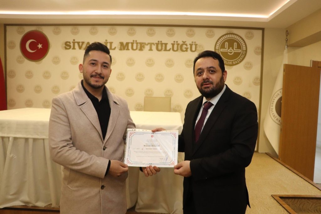Sivas’ta Din Görevlilerine Kur’an Tilavetinde Nitelik Kazandıran Eğitim Tamamlandı AW622549 01 | Gündem Sivas™ Haber