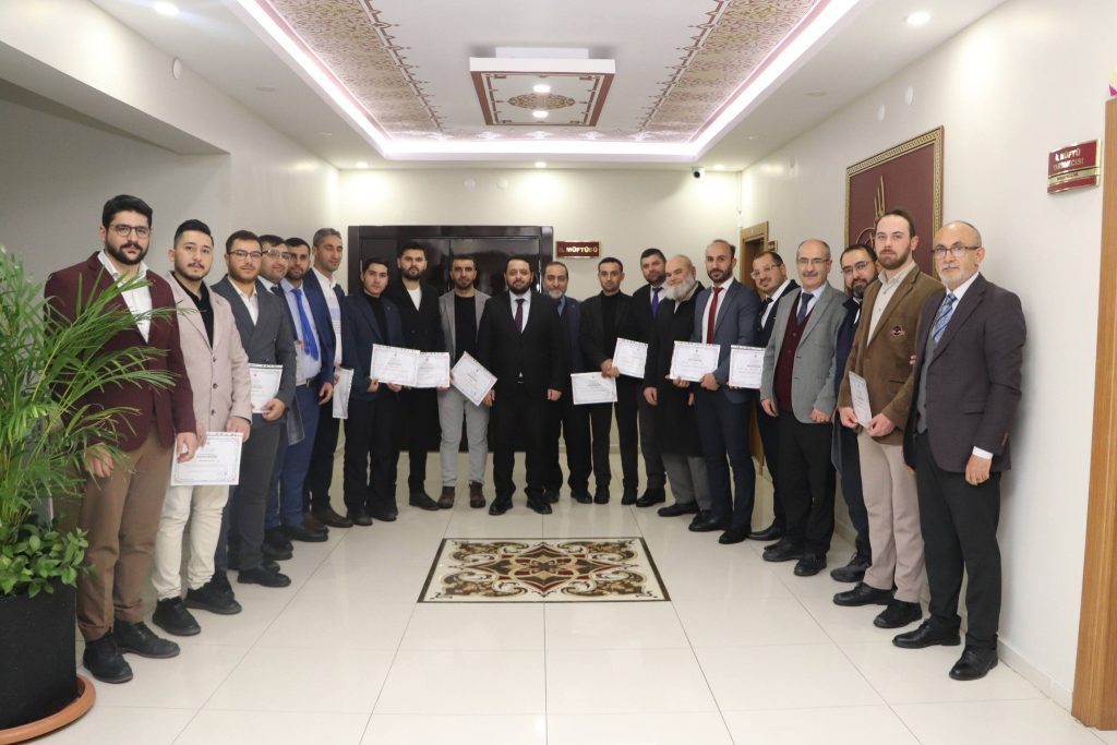 Sivas’ta Din Görevlilerine Kur’an Tilavetinde Nitelik Kazandıran Eğitim Tamamlandı Sivas’ta Din Görevlilerine Kur’an Tilavetinde Nitelik Kazandıran Eğitim Tamamlandı