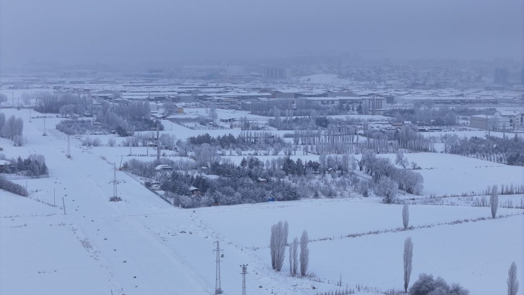 Sivas’ta Sibirya Soğuğu Etkisi: Termometreler Eksi 22’yi Gördü, Kızılırmak Kısmen Dondu AW622784 06 | Gündem Sivas™ Haber