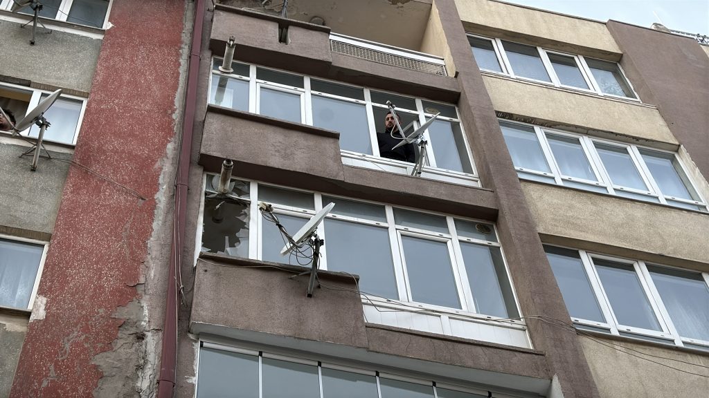 Sivas’ta Apartmanda Korku Dolu Anlar: Kombi Patladı, Ekipler Seferber Oldu AW623023 05 | Gündem Sivas™ Haber