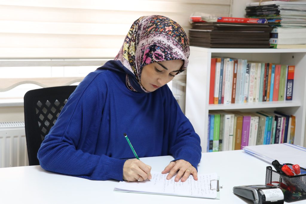 Akran Zorbalığı Alarm Veriyor: Uzman Psikolog Nurdan Kayahan’dan Hayati Uyarı AW624250 02 | Gündem Sivas™ Haber