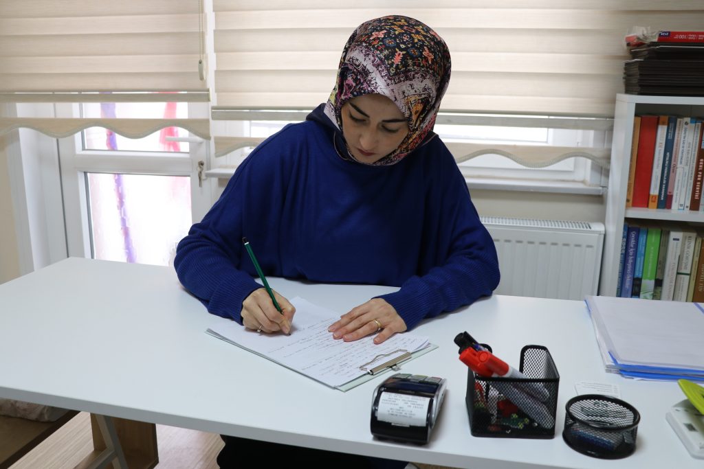 Akran Zorbalığı Alarm Veriyor: Uzman Psikolog Nurdan Kayahan’dan Hayati Uyarı AW624250 03 | Gündem Sivas™ Haber