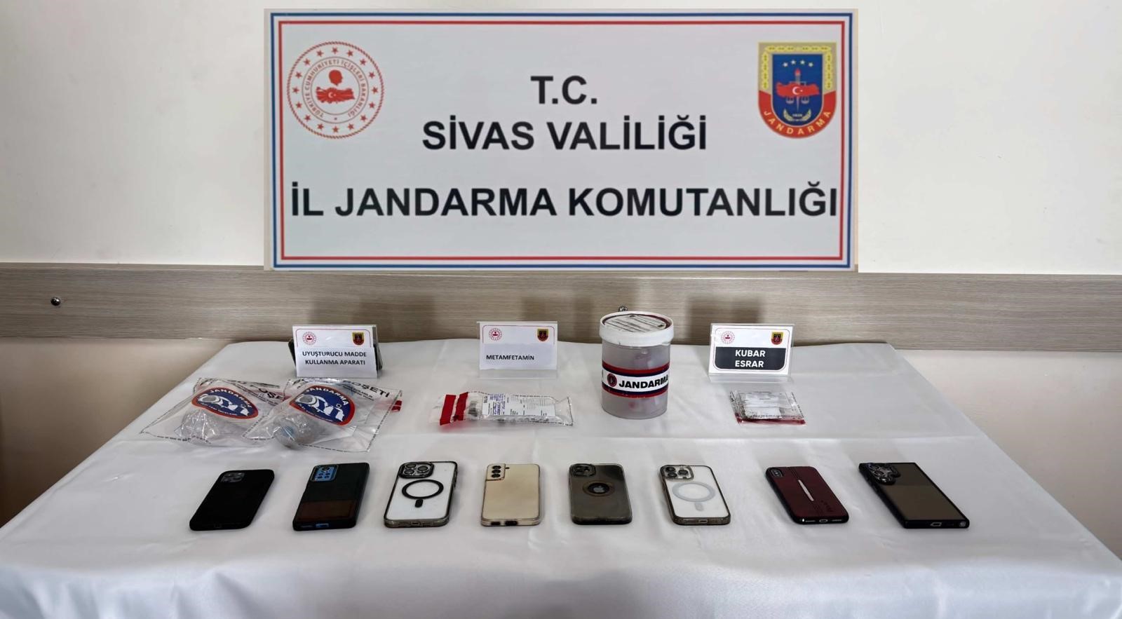 Sivas Gemerek’te Uyuşturucuya Büyük Darbe: 10 Adrese Eş Zamanlı Operasyon, 5 Tutuklama