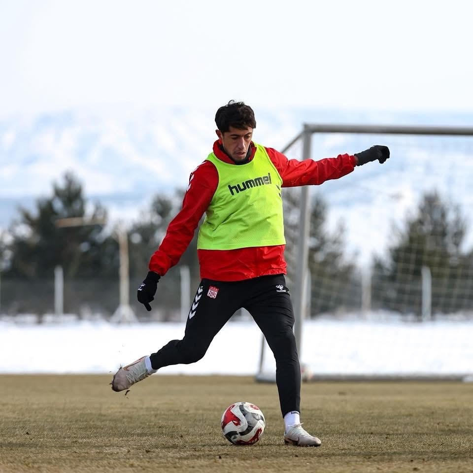 Sivasspor, Amed Maçı Öncesi Vites Yükseltti: Yiğidolar Sahasında Kritik Haftaya Girdi AW625389 04 | Gündem Sivas™ Haber