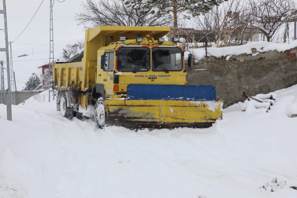 Karla Kapanan Yol Açıldı, Zamanla Yarış Kazanıldı: Sivas’ta 58 Yaşındaki Vatandaş Hayata Tutundu AW625482 02 | Gündem Sivas™ Haber