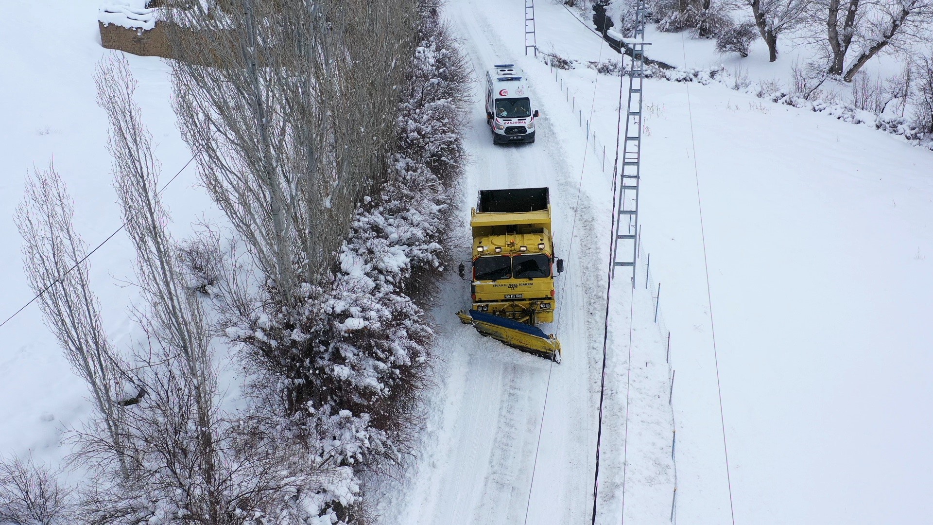 Karla Kapanan Yol Açıldı, Zamanla Yarış Kazanıldı: Sivas’ta 58 Yaşındaki Vatandaş Hayata Tutundu