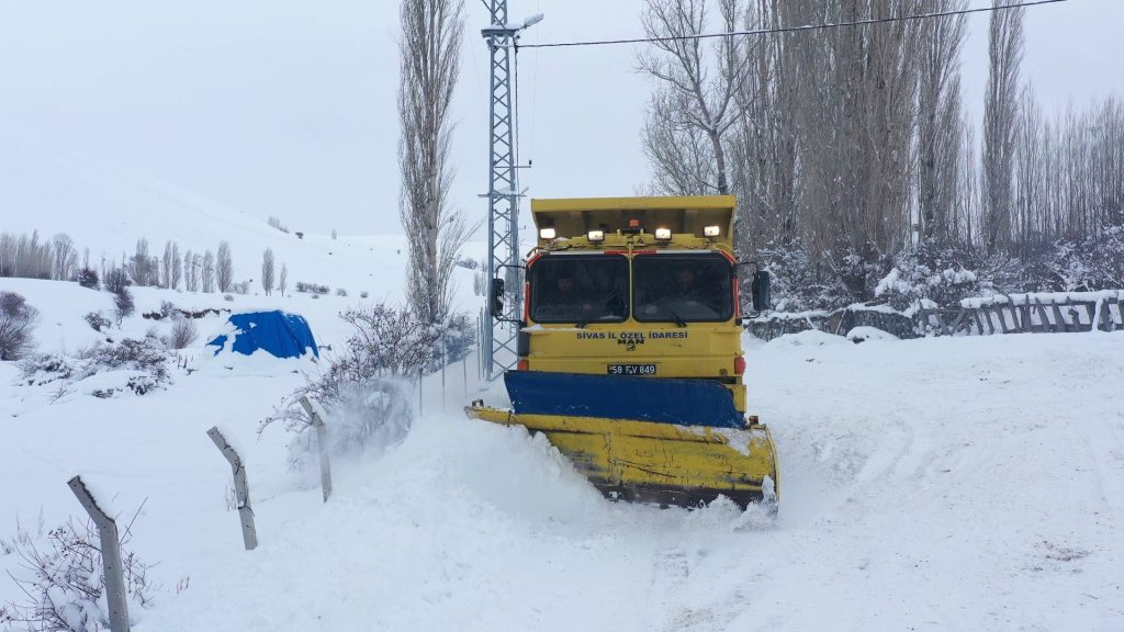 Karla Kapanan Yol Açıldı, Zamanla Yarış Kazanıldı: Sivas’ta 58 Yaşındaki Vatandaş Hayata Tutundu AW625482 04 | Gündem Sivas™ Haber