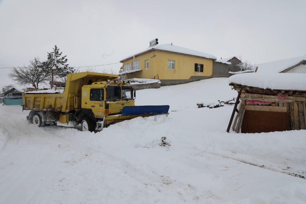 Karla Kapanan Yol Açıldı, Zamanla Yarış Kazanıldı: Sivas’ta 58 Yaşındaki Vatandaş Hayata Tutundu AW625482 06 | Gündem Sivas™ Haber