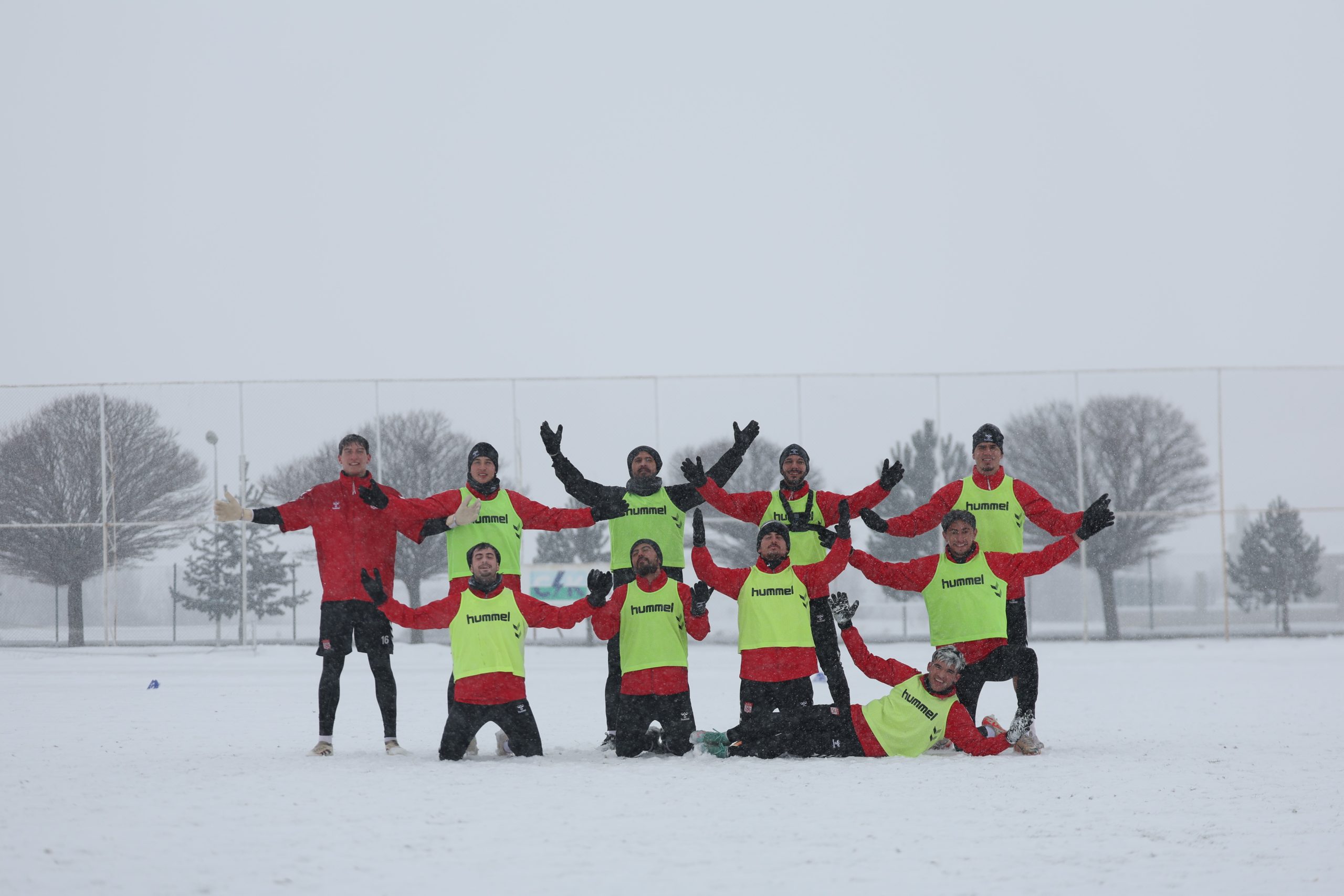 Kar Altında Kritik Hazırlık: Sivasspor, Amedspor Maçı Öncesi Tempoyu Yükseltti