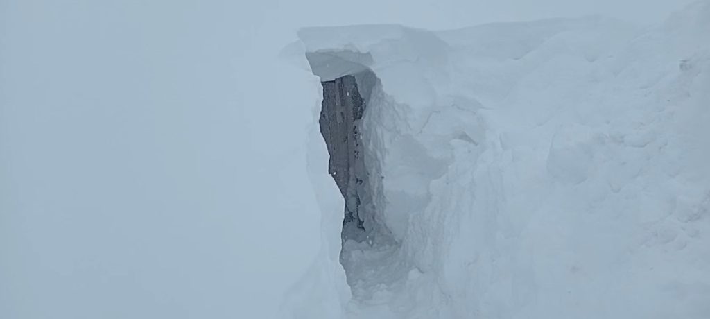 Sivas’ta 3 Metrelik Kar Esareti: Ahır Kapısını Bulmak İçin 2 Saat Kürek Salladı Sivas’ta 3 Metrelik Kar Esareti: Ahır Kapısını Bulmak İçin 2 Saat Kürek Salladı
