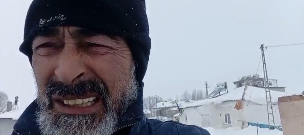 Sivas’ta 3 Metrelik Kar Esareti: Ahır Kapısını Bulmak İçin 2 Saat Kürek Salladı AW626680 04 | Gündem Sivas™ Haber