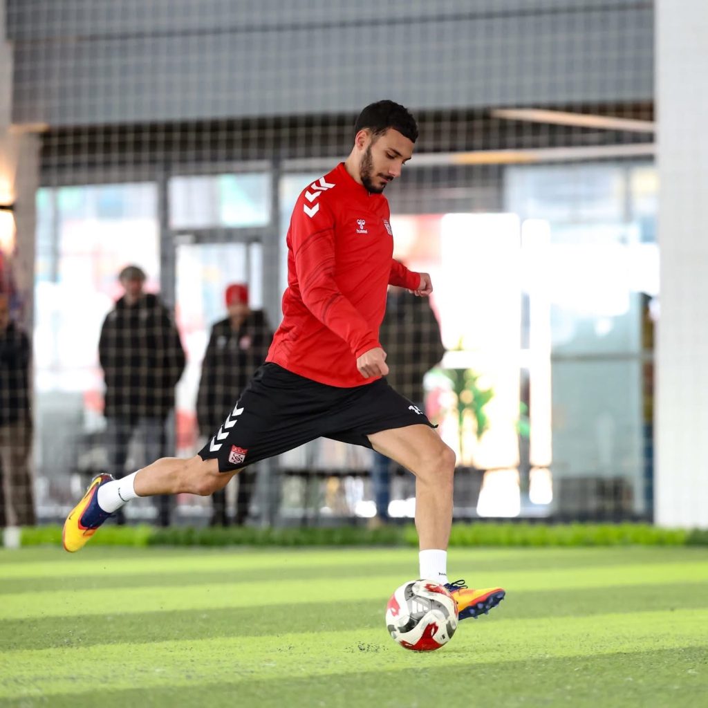 Kar Altında Hazırlık: Özbelsan Sivasspor, Amed Maçı Öncesi Tempo Yükseltti AW627021 03 | Gündem Sivas™ Haber