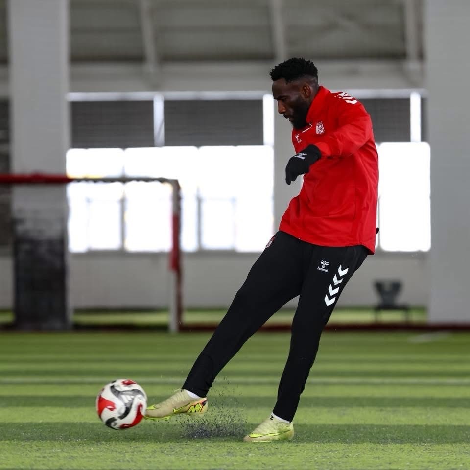 Kar Altında Hazırlık: Özbelsan Sivasspor, Amed Maçı Öncesi Tempo Yükseltti AW627021 05 1 | Gündem Sivas™ Haber