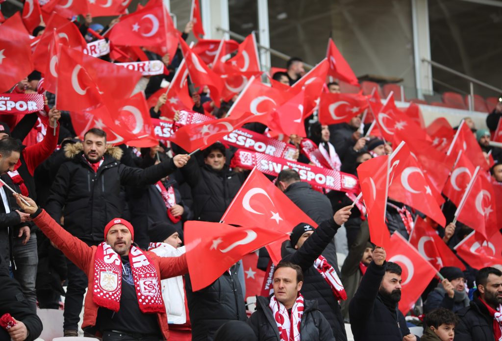 Sivasspor–Amed Maçına Tribünlerden Güçlü Mesaj: Taraftar İlgisi Sezon Ortalamasının Üzerine Çıktı AW627955 02 | Gündem Sivas™ Haber