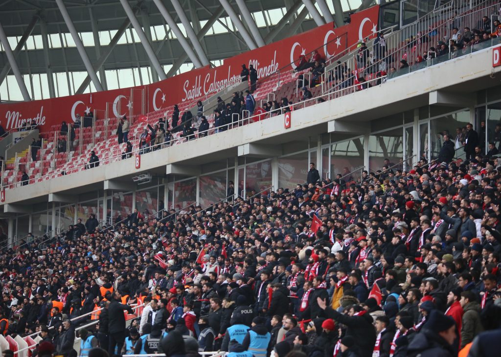 Sivasspor–Amed Maçına Tribünlerden Güçlü Mesaj: Taraftar İlgisi Sezon Ortalamasının Üzerine Çıktı AW627955 07 | Gündem Sivas™ Haber