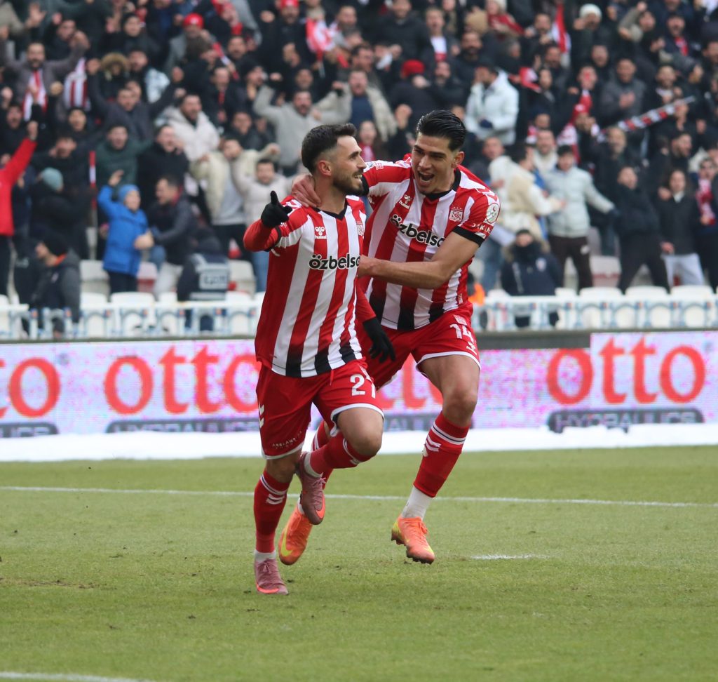Sivasspor Evinde Avantajı Koruyamadı: Amed Sportif Faaliyetler ile 1-1’lik Kritik Beraberlik AW627980 12 | Gündem Sivas™ Haber