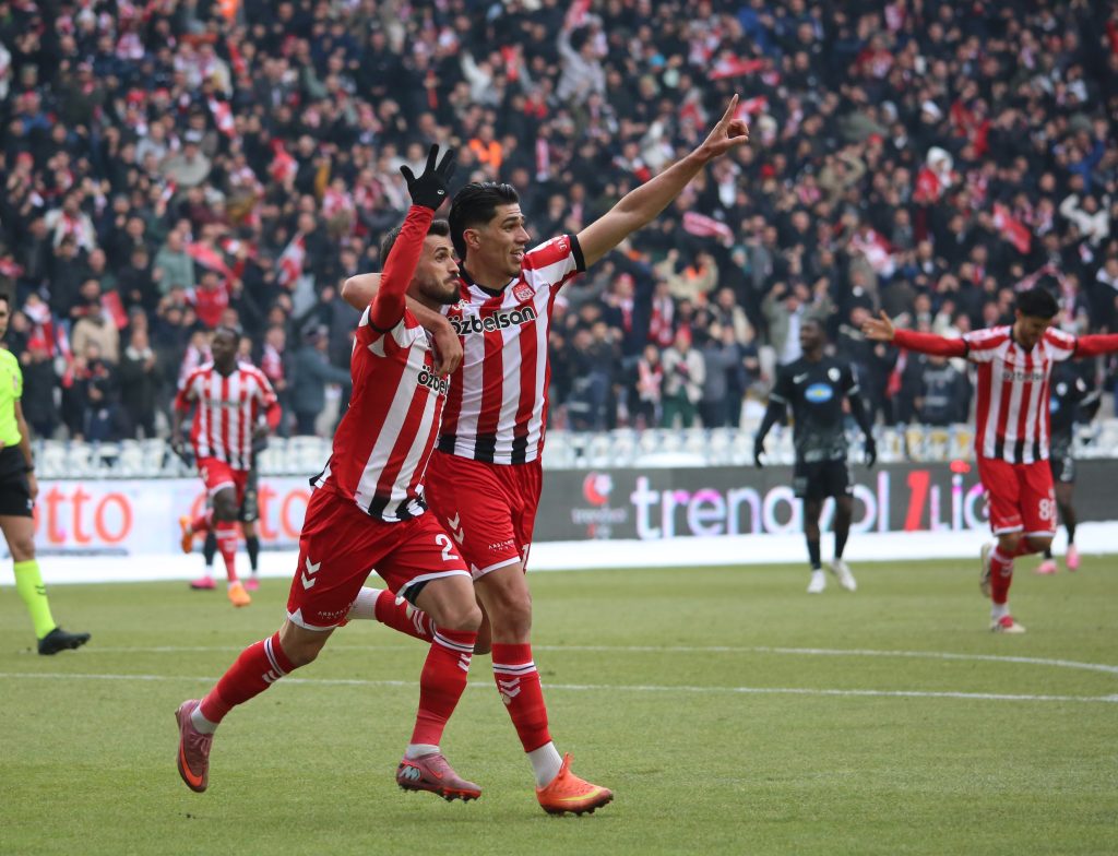 Sivasspor Evinde Avantajı Koruyamadı: Amed Sportif Faaliyetler ile 1-1’lik Kritik Beraberlik AW627980 14 | Gündem Sivas™ Haber