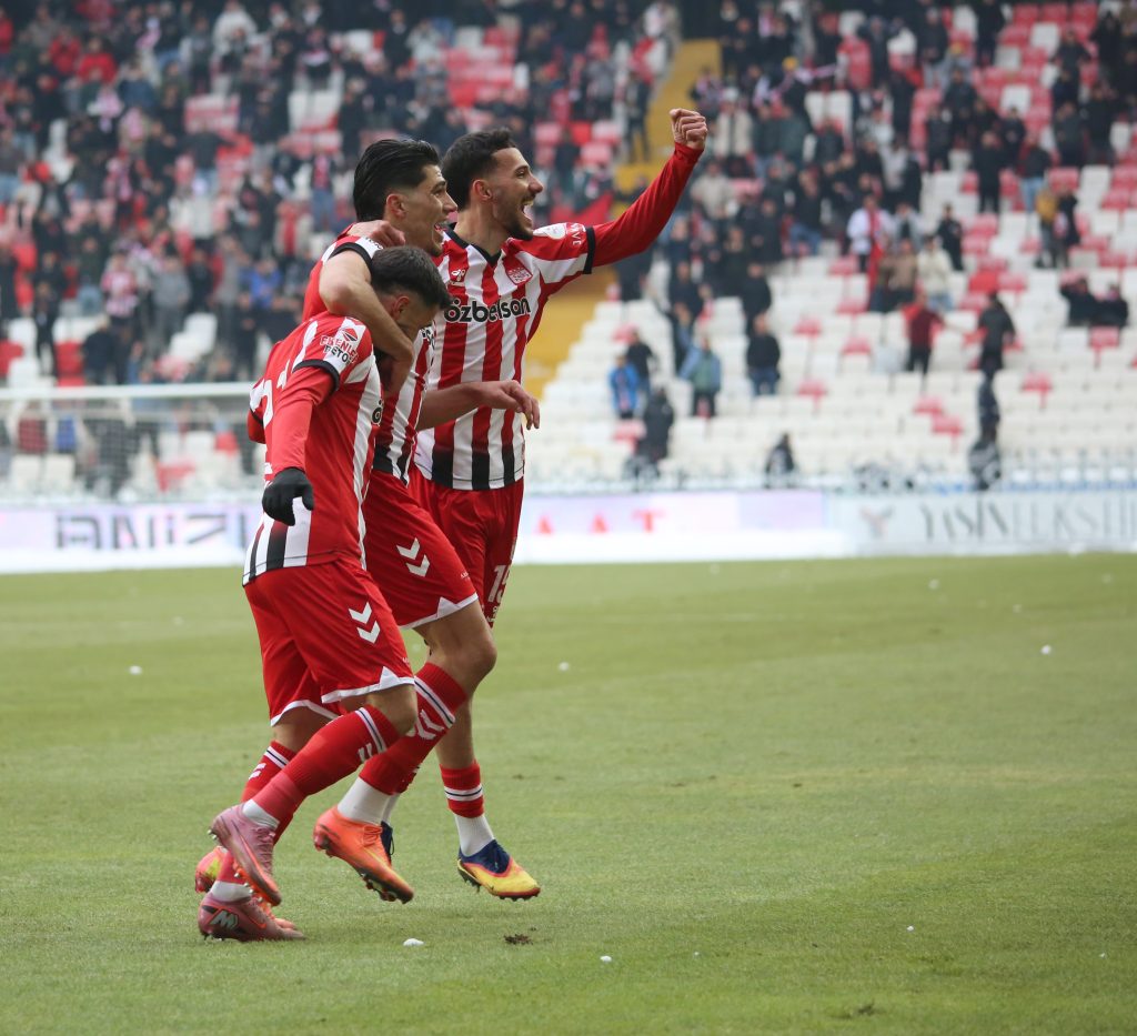 Sivasspor Evinde Avantajı Koruyamadı: Amed Sportif Faaliyetler ile 1-1’lik Kritik Beraberlik AW627980 15 1 | Gündem Sivas™ Haber