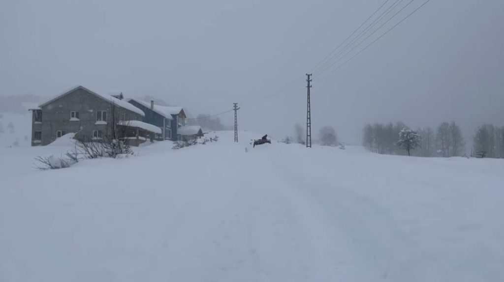 İstanbul’daki Sivaslılardan Sömestirde Duygulandıran Tercih: Kayak Merkezi Yerine Köylerine Koştular AW628934 01 | Gündem Sivas™ Haber