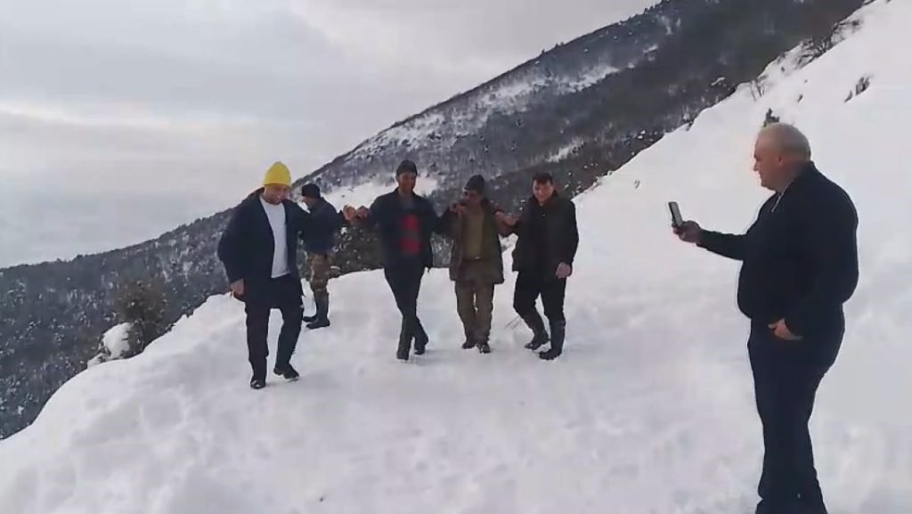 İstanbul’daki Sivaslılardan Sömestirde Duygulandıran Tercih: Kayak Merkezi Yerine Köylerine Koştular İstanbul’daki Sivaslılardan Sömestirde Duygulandıran Tercih: Kayak Merkezi Yerine Köylerine Koştular