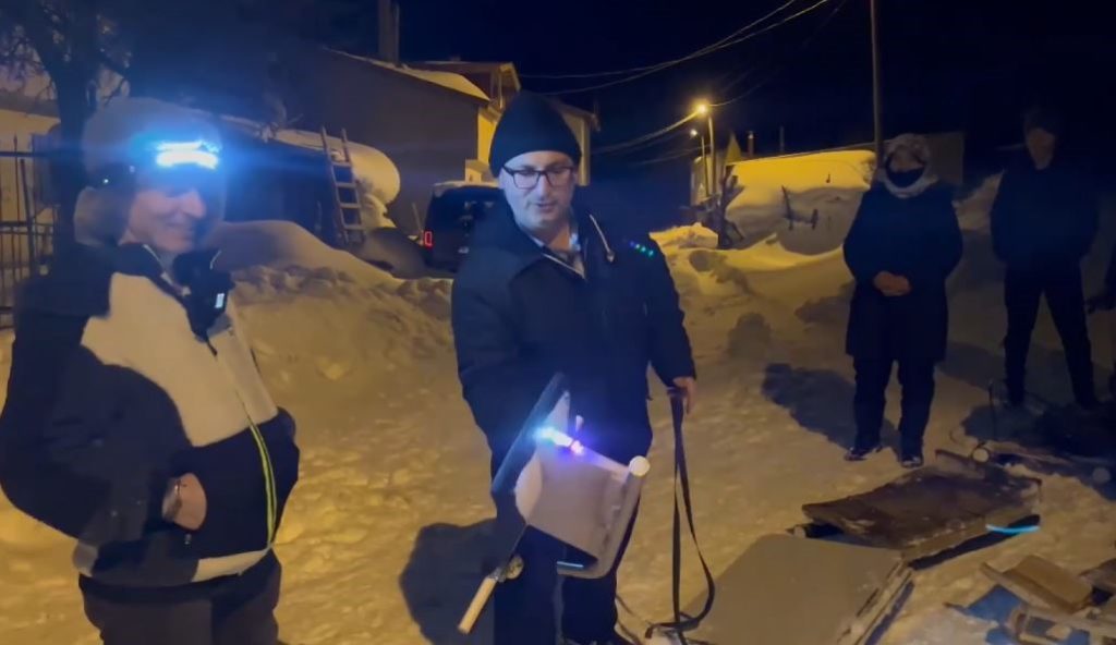 İstanbul’daki Sivaslılardan Sömestirde Duygulandıran Tercih: Kayak Merkezi Yerine Köylerine Koştular AW628934 05 | Gündem Sivas™ Haber