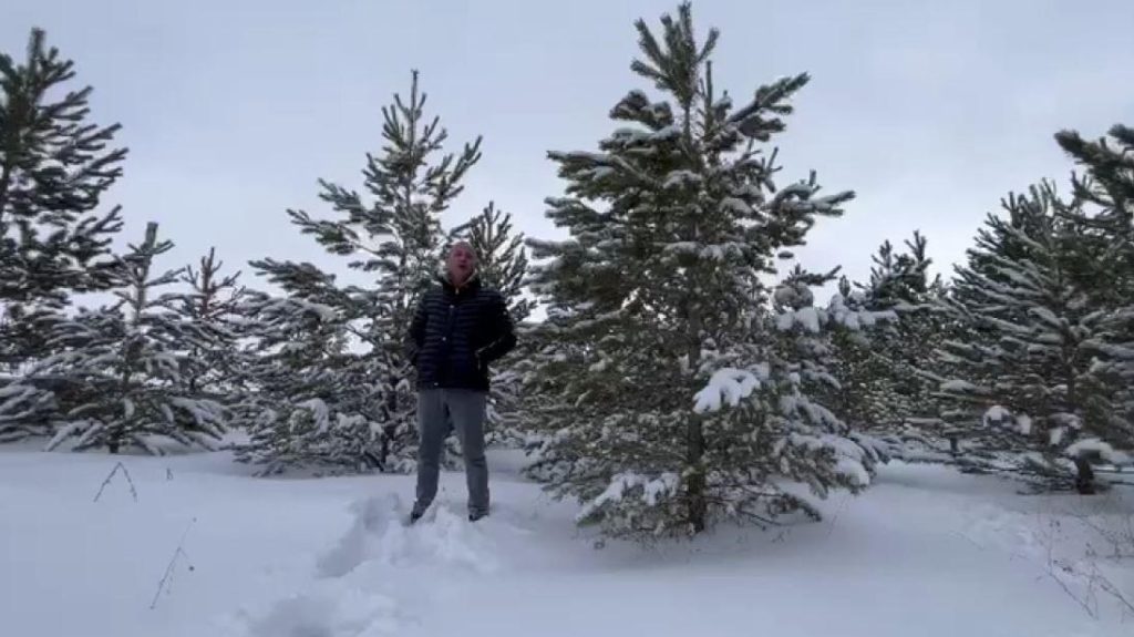 Sivas’ta Dondurucu Soğukta Akarsuya Giren Vatandaş Gündem Oldu: “Çelik Gibi Oldum” AW629635 03 | Gündem Sivas™ Haber