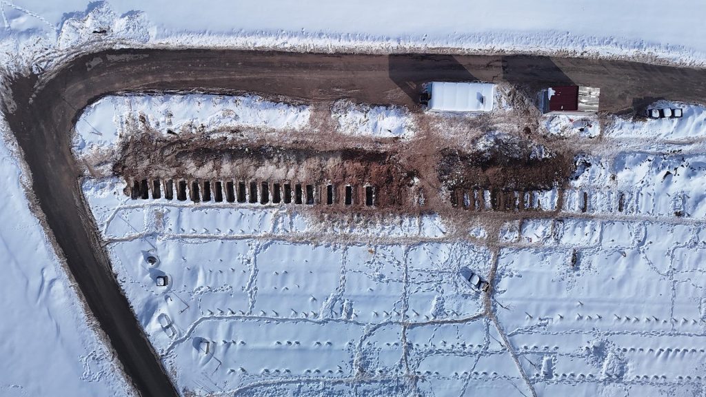 Yoğun Kar Sivas’ta Mezarlığı Sessizliğe Bürüdü: Yukarı Tekke’de Ziyaretçiler Yakınlarının Kabirlerini Bulmakta Zorlandı AW629642 09 | Gündem Sivas™ Haber