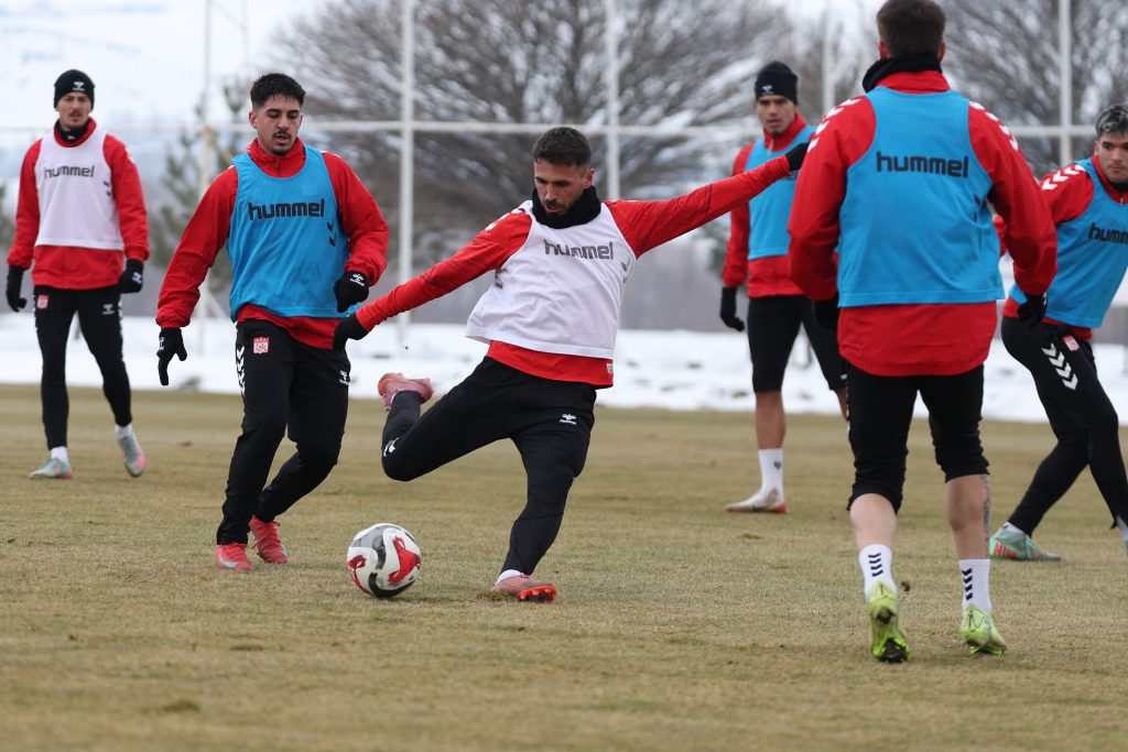 Sivasspor, Pendikspor Maçı Öncesi Tempoyu Artırdı: 4 Eylül Stadyumu’nda Kritik Randevuya Geri Sayım AW629975 01 | Gündem Sivas™ Haber