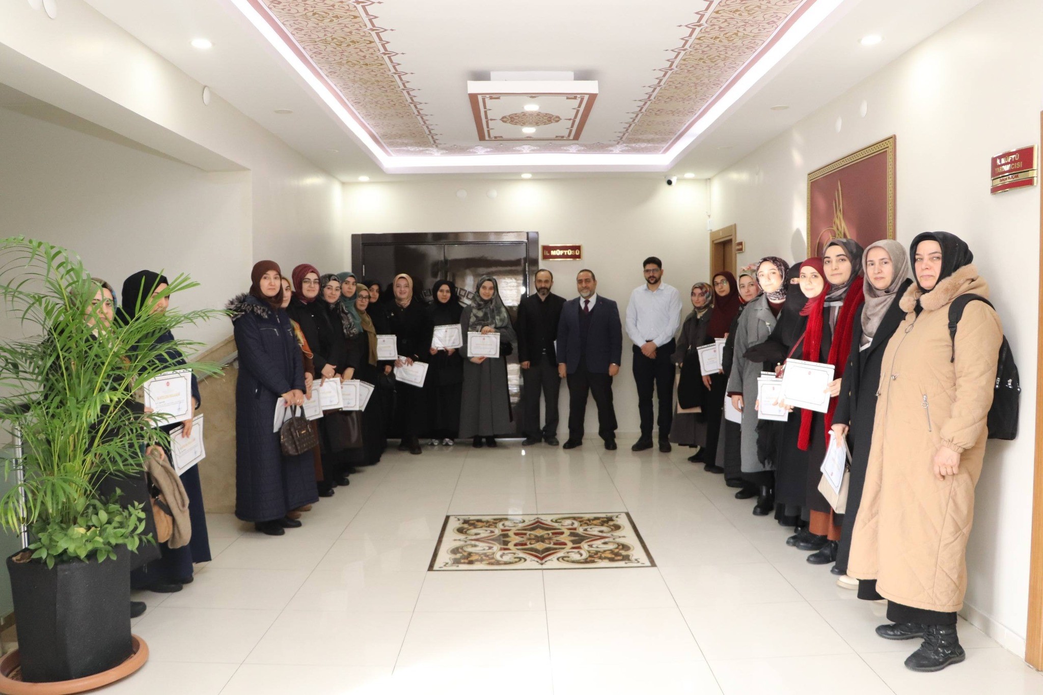 Sivas’ta Geçici Kur’an Kursu Öğreticilerine Hizmet İçi Eğitim: Belgeler Törenle Takdim Edildi