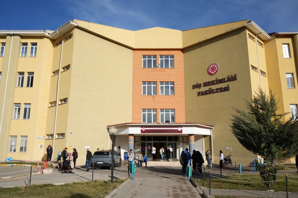 Sivas Cumhuriyet Üniversitesi Diş Hekimliği Fakültesine DEPAD’dan Koşullu Akreditasyon: Eğitim Kalitesi Tescillendi AW630127 01 | Gündem Sivas™ Haber