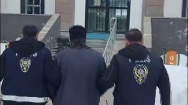 Gemerek’te Aranan Hükümlü Yakalandı: Silahlı Yağma Suçundan Kesinleşmiş Cezası Vardı AW630424 01 | Gündem Sivas™ Haber