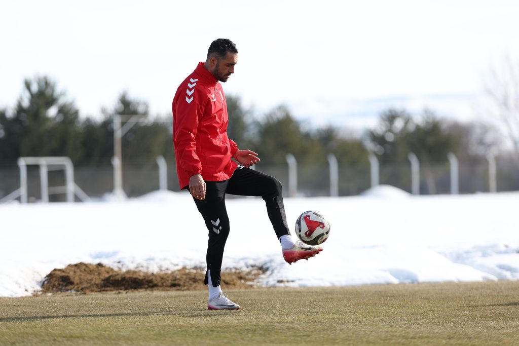 Özbelsan Sivasspor’da Pendikspor Mesaisi Hız Kesmiyor: Taktik Ağırlıklı Antrenman AW630649 01 | Gündem Sivas™ Haber