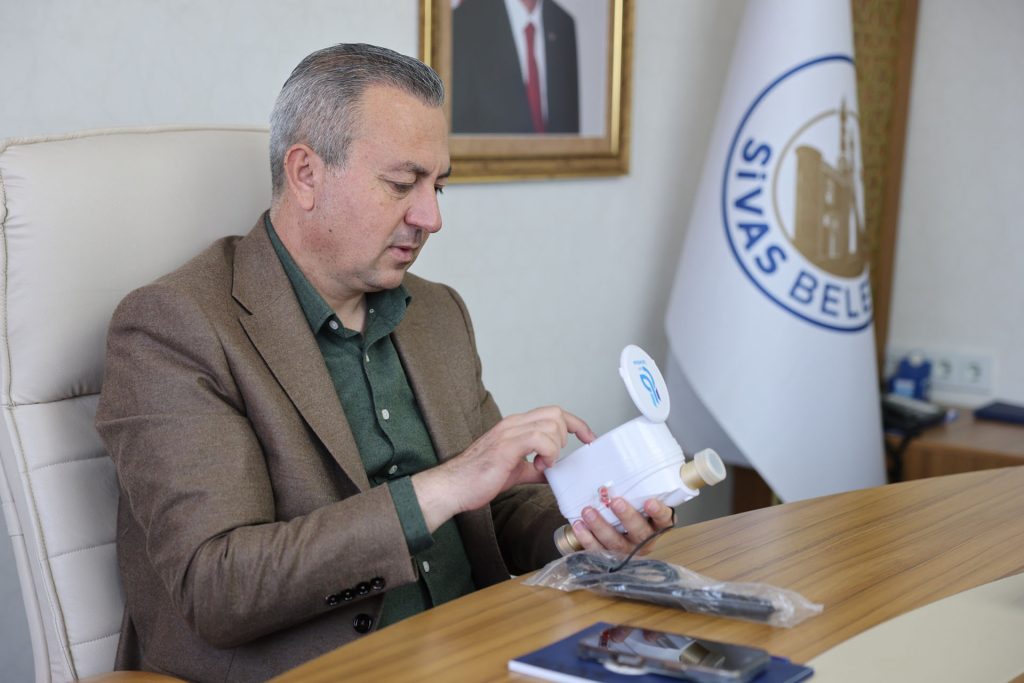 Sivas Belediyesi’nden Akıllı Su Sayacı Hamlesi: Sızıntıyı Anında Bildiriyor, Faturaları Düşürüyor AW631118 03 | Gündem Sivas™ Haber