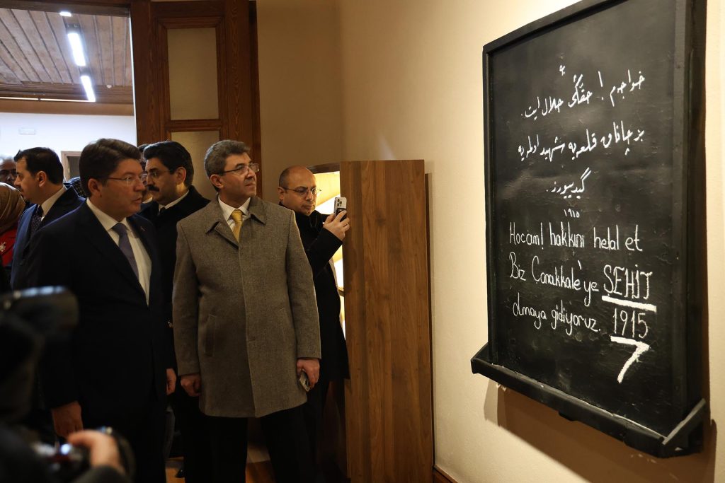 Adalet Bakanı Yılmaz Tunç Sivas’ta: Resmi Ziyaretler, Kongre Müzesi Turu ve Esnaf Buluşmaları AW631252 04 | Gündem Sivas™ Haber