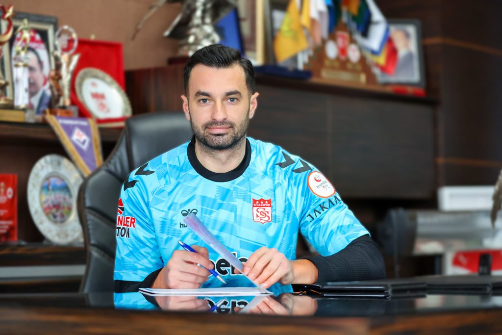 Transfer Yasağı Aşıldı, Sivasspor’dan Güçlü Hamle: Milli Kaleci Gökhan Akkan Kırmızı-Beyazlılarda AW631388 03 | Gündem Sivas™ Haber