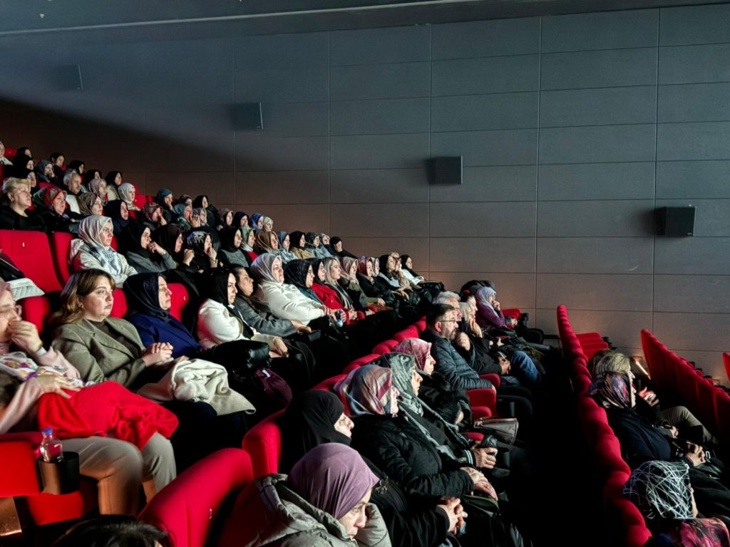 Gazze’nin Sessiz Çığlığı Sivas’ta Yankılandı: “Hind Receb’in Sesi” Filmi Yürekleri Dağladı Rukiye Toy 2 | Gündem Sivas™ Haber