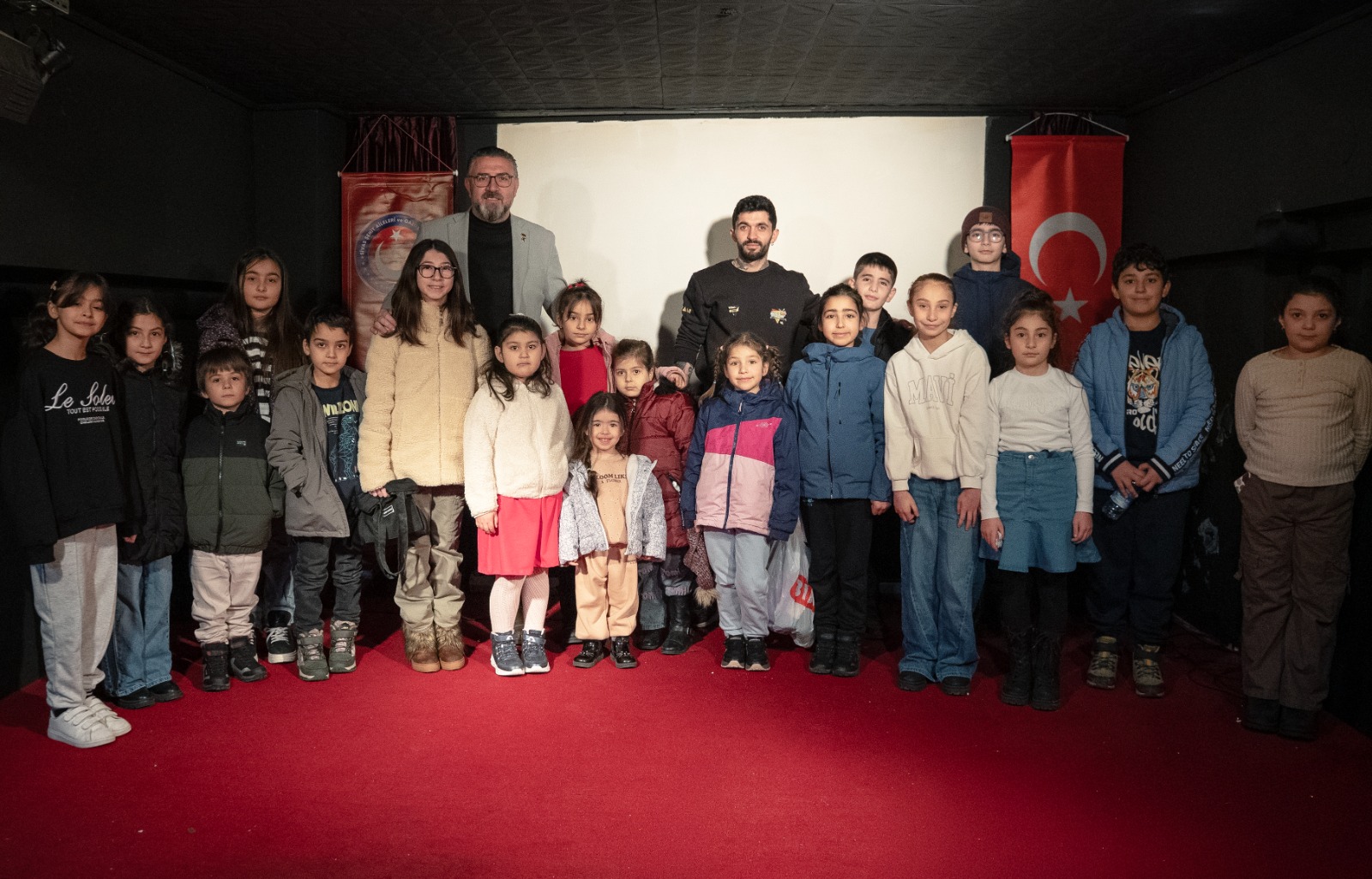 Şehit ve Gazi Çocuklarına Yarıyıl Tatilinde Unutulmaz Moral: Sinema ve Oyunla Dolu Bir Gün