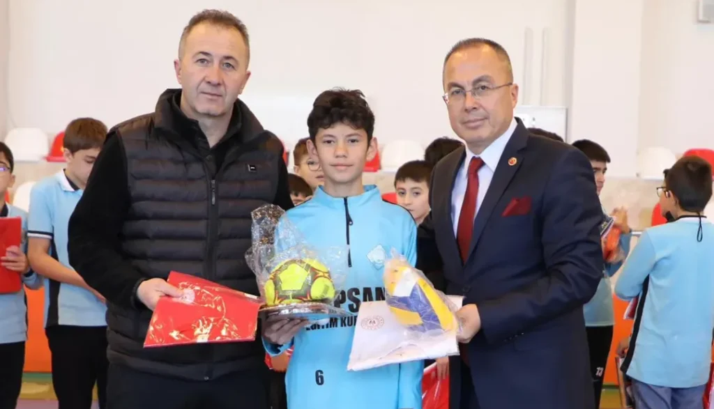 Sivas Gençlik ve Spor’da Rekor Sıçrama: Bir Yılda 29’unculuktan Türkiye 3’üncülüğüne Sivas Gençlik ve Spor’da Rekor Sıçrama: Bir Yılda 29’unculuktan Türkiye 3’üncülüğüne