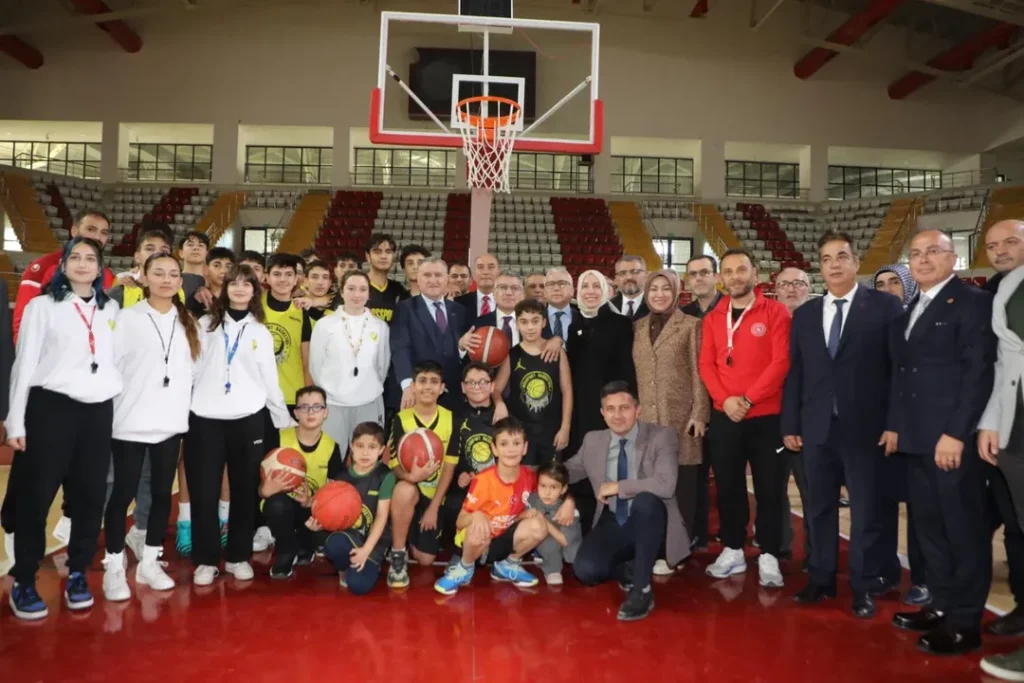 Sivas Gençlik ve Spor’da Rekor Sıçrama: Bir Yılda 29’unculuktan Türkiye 3’üncülüğüne Sivas Genclik ve Spor il Mudurlugu 6 | Gündem Sivas™ Haber