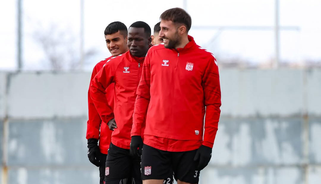 Sivasspor’da Erzurumspor Mesaisi Hızlandı: Kırmızı-Beyazlılar Kritik Maça Odaklandı