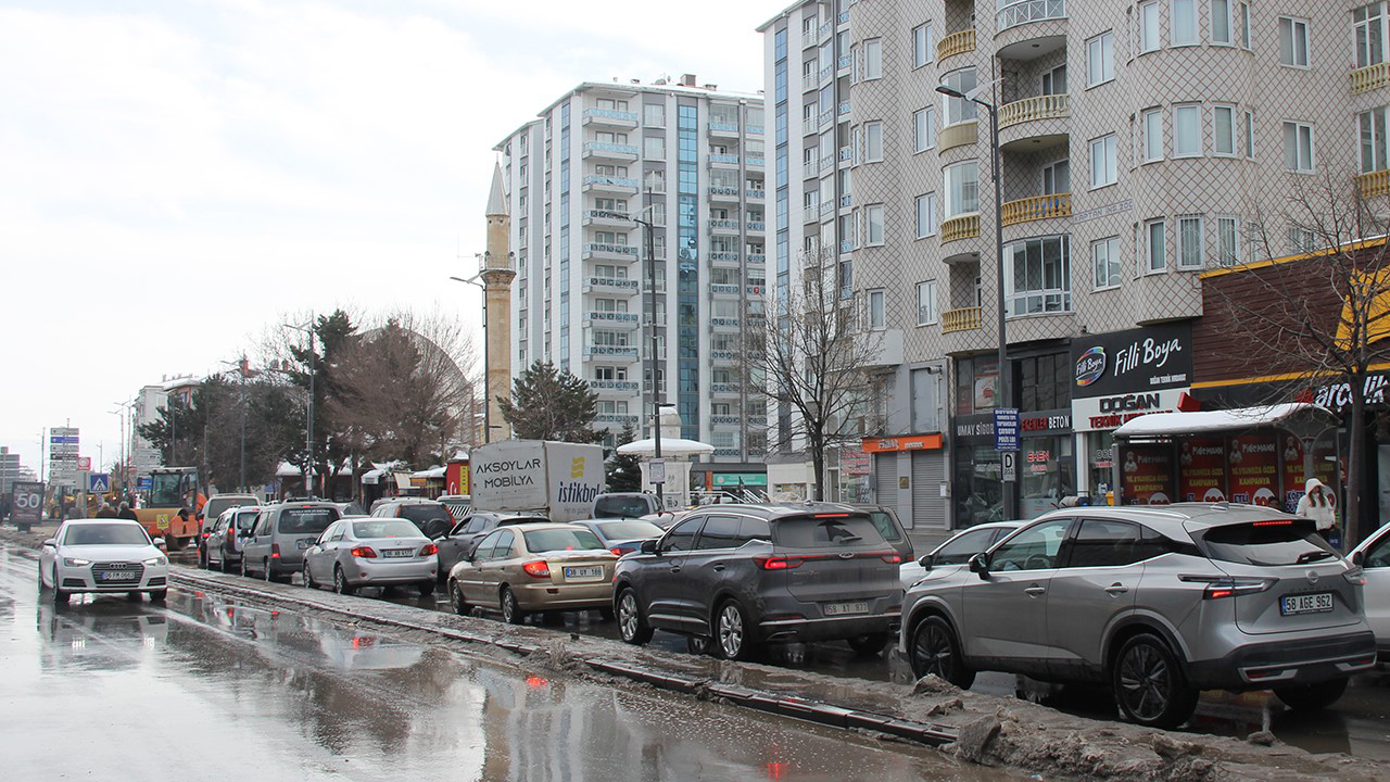 Sivas’ta Motorlu Kara Taşıtı Sayısı 217 Bin 759’a Yükseldi: Devir İşlemlerinde Dikkat Çeken Artış