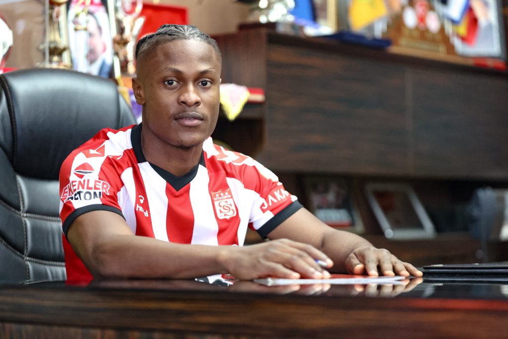 Sivasspor’dan Hücum Hattına Genç Takviye: Jonathan Okoronkwo ile 1,5 Yıllık Sözleşme AW631466 03 | Gündem Sivas™ Haber