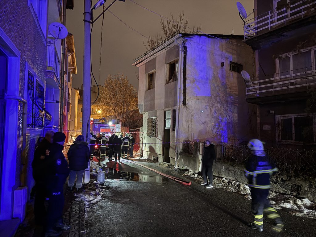 Sivas’ta Yürek Yakan Yangın: İki Katlı Evde 26 Kedi Hayatını Kaybetti, 10’u Kurtarıldı AW632647 03 | Gündem Sivas™ Haber